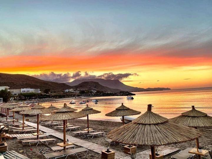 Molos Beach Rooms Kíssamos Esterno foto