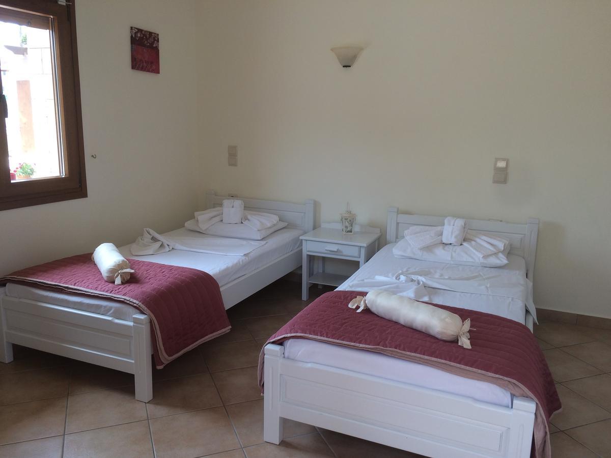 Molos Beach Rooms Kíssamos Esterno foto
