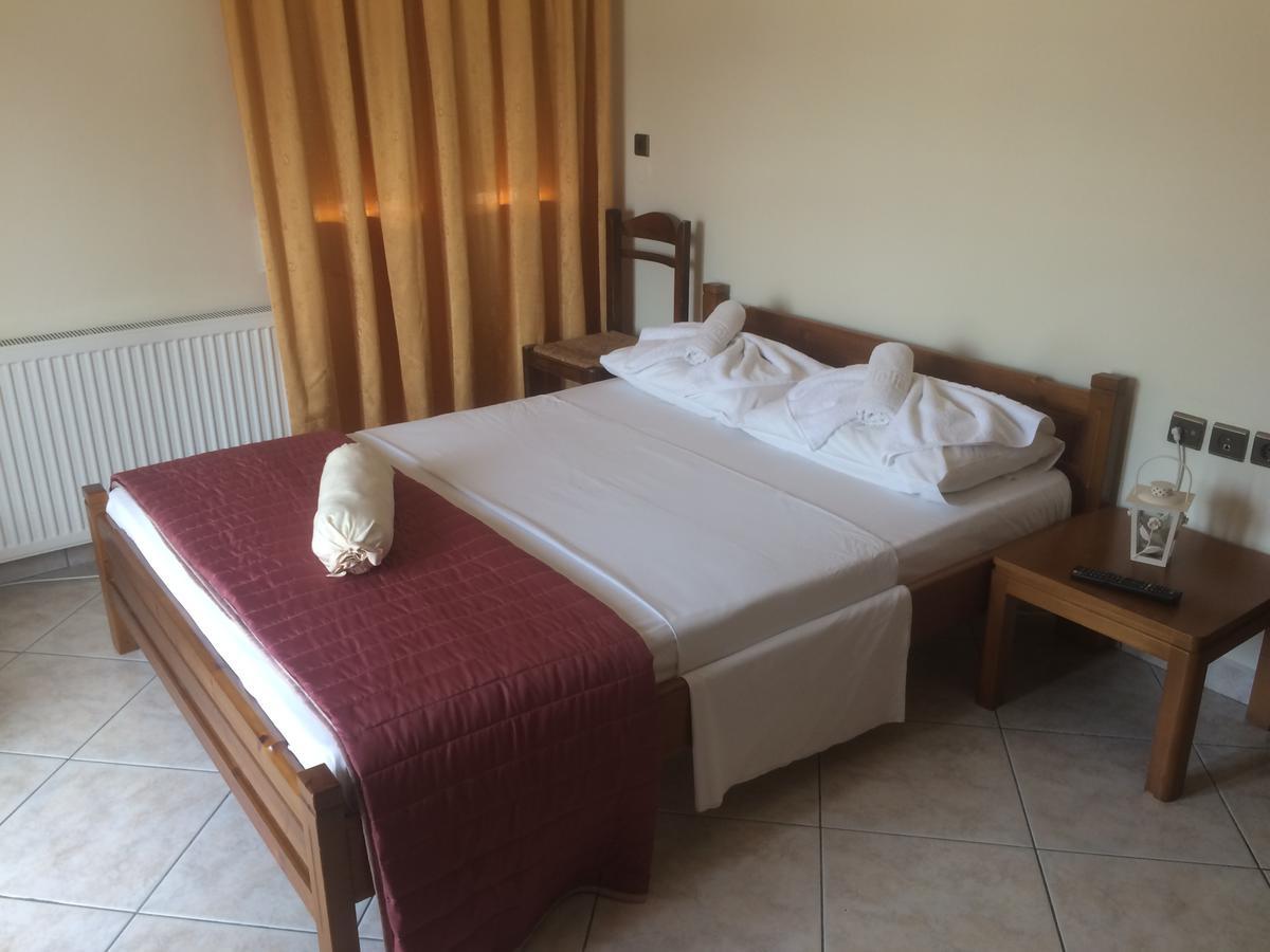 Molos Beach Rooms Kíssamos Esterno foto
