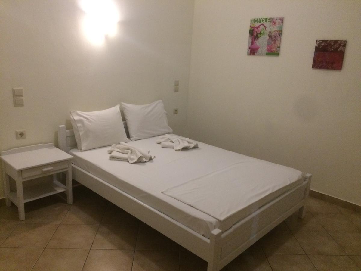 Molos Beach Rooms Kíssamos Esterno foto