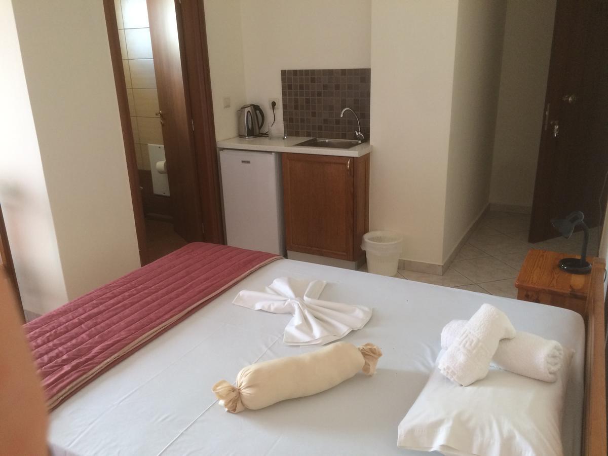Molos Beach Rooms Kíssamos Esterno foto